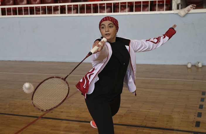 Ankara'da engelli kızı için spor kulübü kurdu