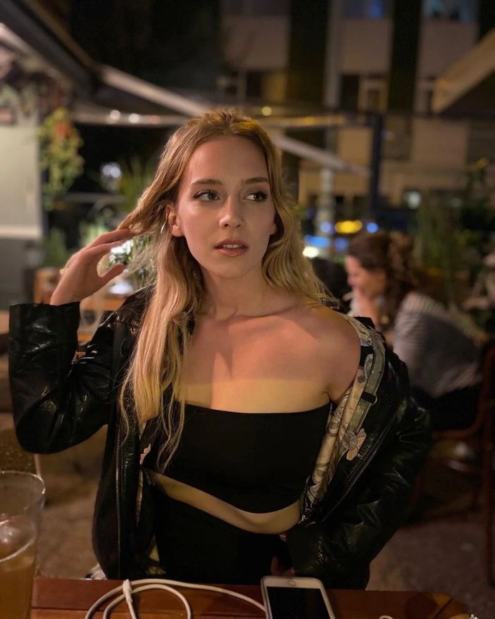 Bebek yüzüne kanmayın! Mahkum'un Sasha'sı Hayal Köseoğlu'nun estetiksiz hali şoke etti