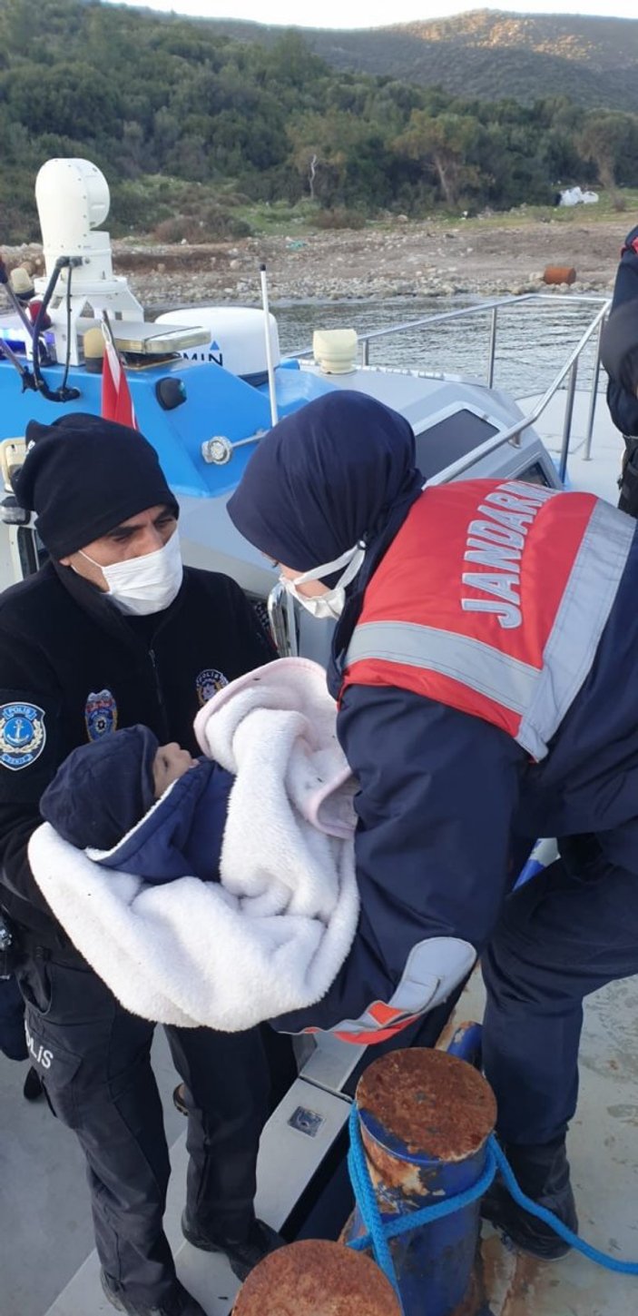 İzmir'de donmak üzere olan mültecileri deniz polisi kurtardı