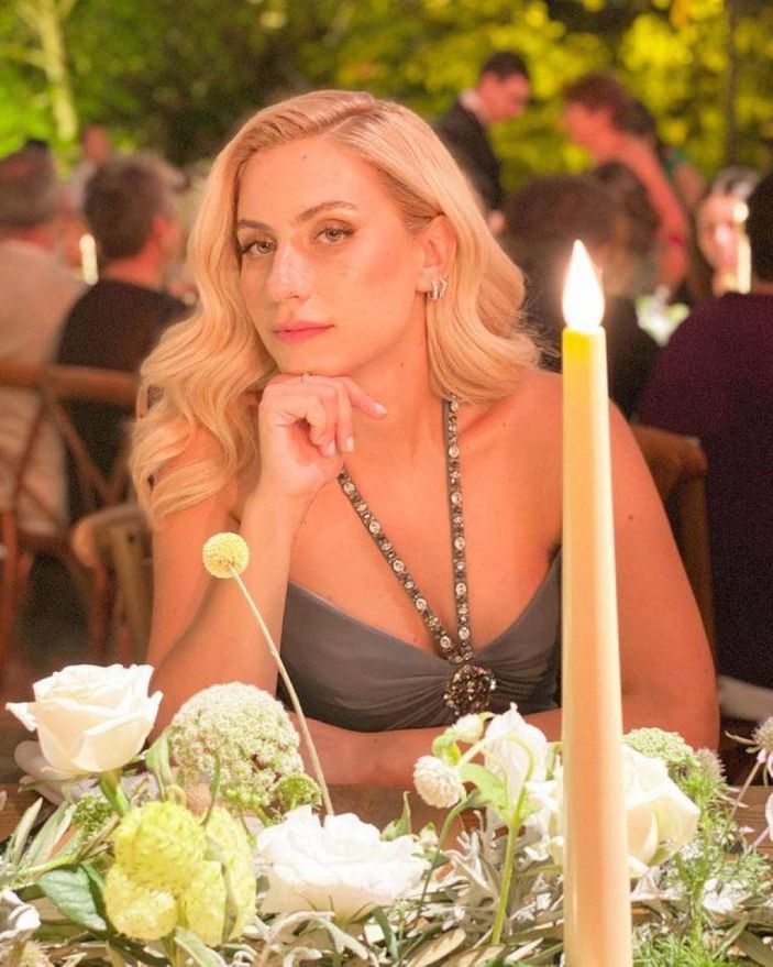 Güzelliğiyle büyüledi! Kaderimin Oyunu'nun yıldızı Akın Akınözü'nün Ermeni sevgilisi Sandra'ya bakın