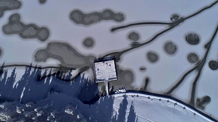 Düzce'deki gölet buz tuttu