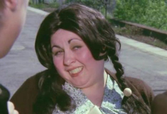 'Ama ben bakireyim' repliğiyle akıllara kazınmıştı! Yüz Numaralı Adam'ın Zeynep'i Oya Akkartal'ın son hali