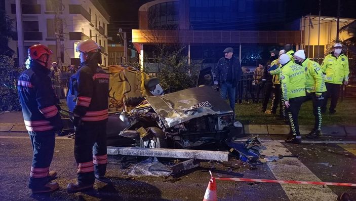 Trabzon'da otomobil tıra çarptı: 1 ölü