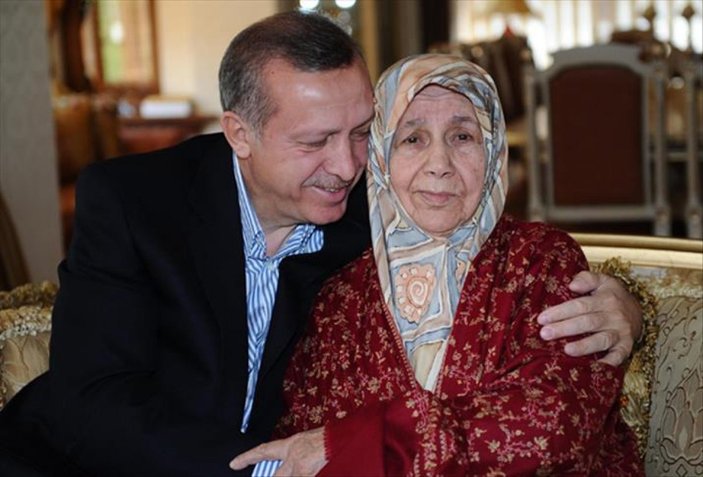 Cumhurbaşkanı Erdoğan ailesinin kabrini ziyaret etti