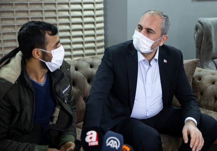 Adalet Bakanı Abdulhamit Gül, pitbull köpeklerin saldırdığı Asiye'nin babası ile görüştü