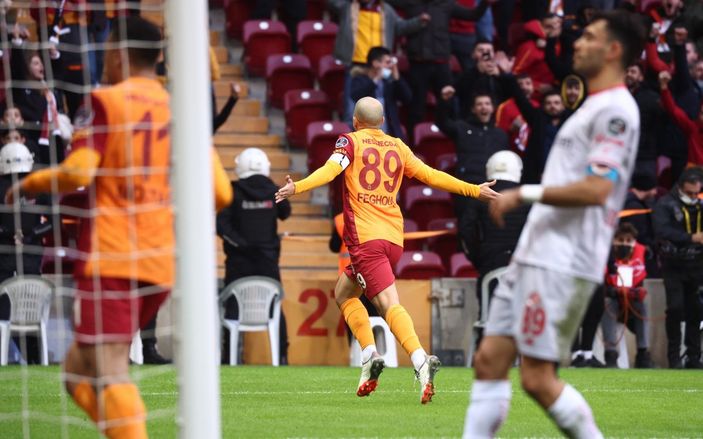 i Galatasaray, Antalyaspor'u 2 golle mağlup etti