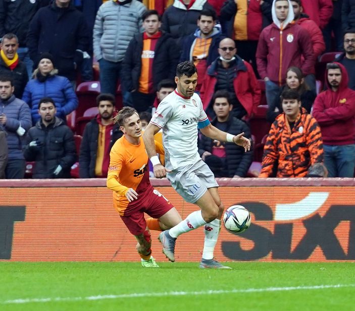 i Galatasaray, Antalyaspor'u 2 golle mağlup etti