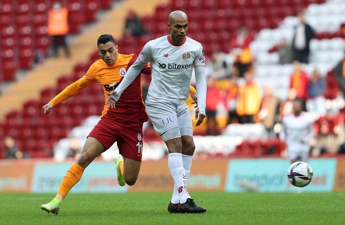 a Galatasaray, Antalyaspor'u 2 golle mağlup etti