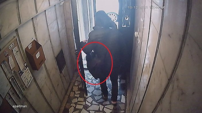 Şişli'de binalara dadanan hırsızlar kamerada