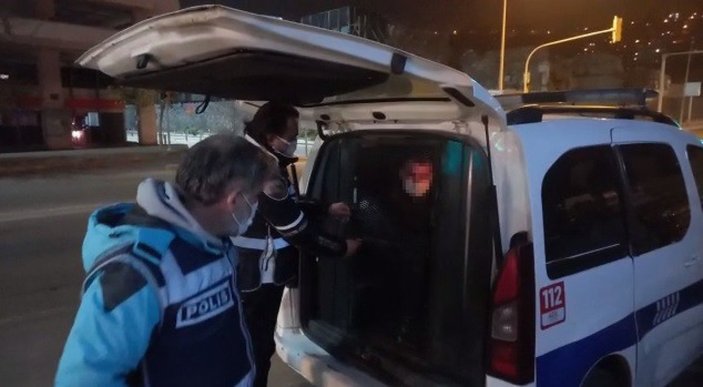 İzmir'de kuyumcuyu soyan hırsızlar, başka bir kuyumcuda yakalandı