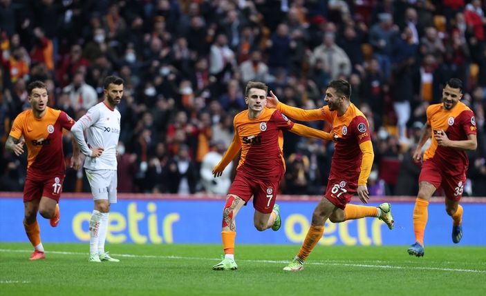 a Galatasaray, Antalyaspor'u 2 golle mağlup etti