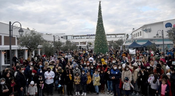 Kuşadası'nda yaşayan yabancılar Noel'i kutladı