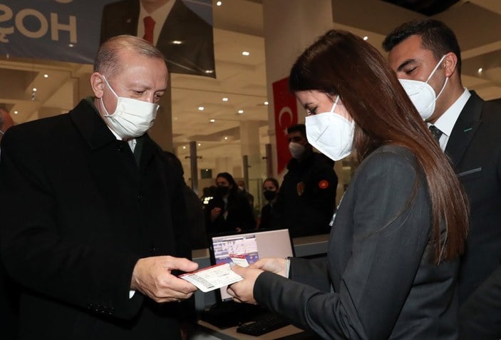 Cumhurbaşkanı Erdoğan, yerli X-ray cihazını Gaziantep’te inceledi