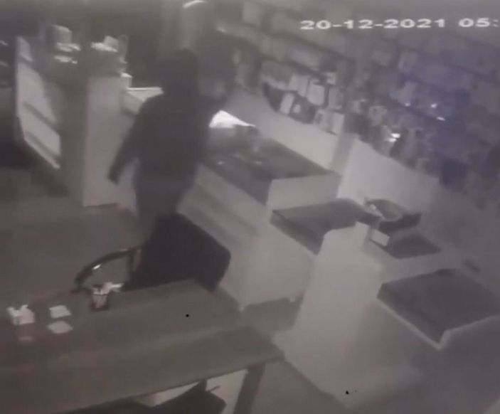 İ Batman'da telefonları çalan hırsızlar kamerada