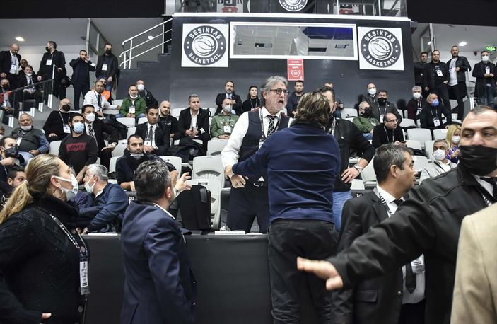 Beşiktaş kongresinde kavga çıktı