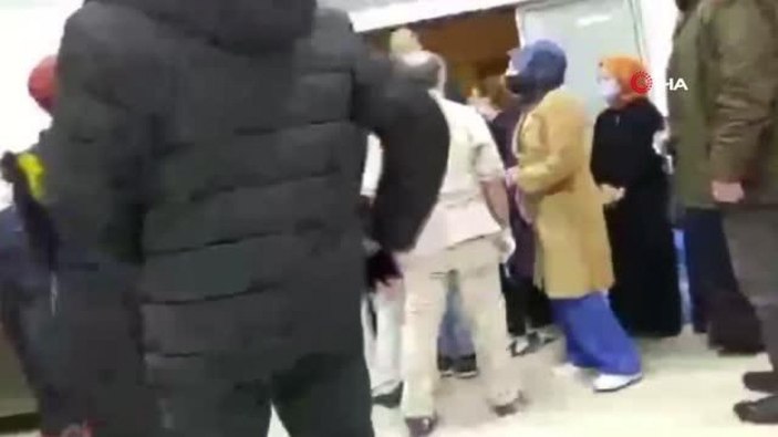 Büyükçekmece'de hasta yakınları ile sağlık çalışanları arasındaki tartışma kamerada