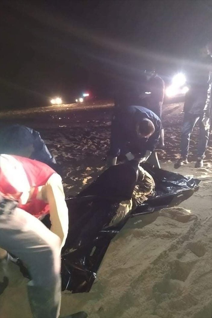 Libya açıklarında, 27 kaçak göçmenin cansız bedeni kıyıya vurdu