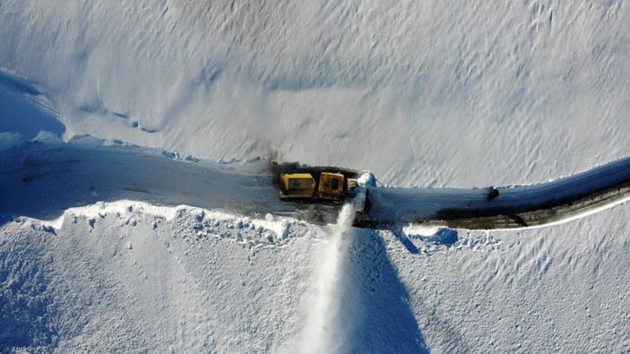 İ Muş'ta kar kalınlığı 4 metreyi aştı