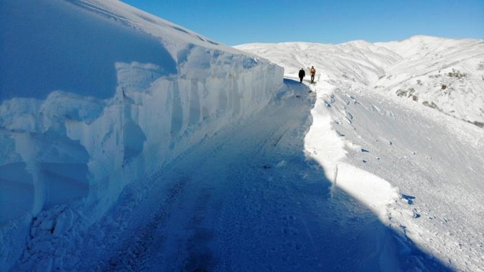 İ Muş'ta kar kalınlığı 4 metreyi aştı