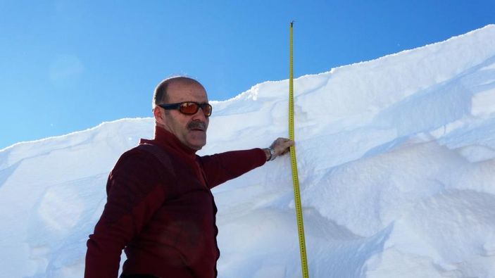 İ Muş'ta kar kalınlığı 4 metreyi aştı