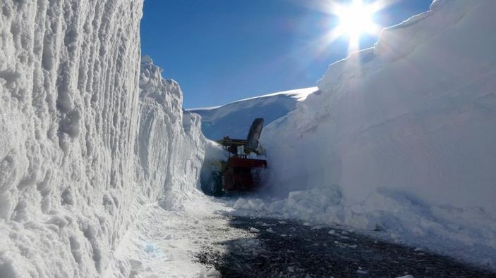 İ Muş'ta kar kalınlığı 4 metreyi aştı