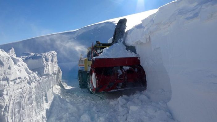 İ Muş'ta kar kalınlığı 4 metreyi aştı
