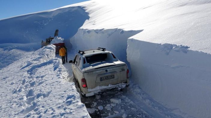 İ Muş'ta kar kalınlığı 4 metreyi aştı