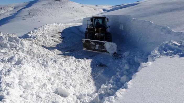 İ Muş'ta kar kalınlığı 4 metreyi aştı