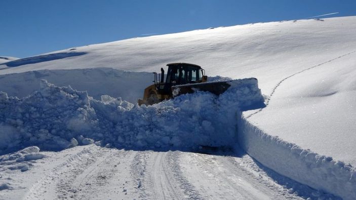 İ Muş'ta kar kalınlığı 4 metreyi aştı