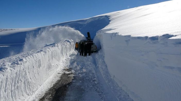 İ Muş'ta kar kalınlığı 4 metreyi aştı