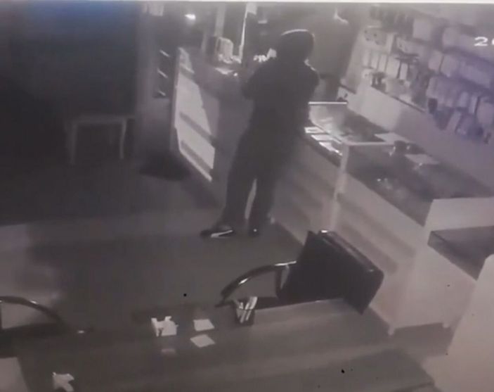 İ Batman'da telefonları çalan hırsızlar kamerada