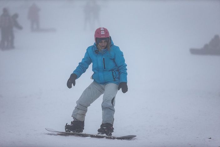 Uludağ'ın pistlerinde yoğunluk yaşanıyor