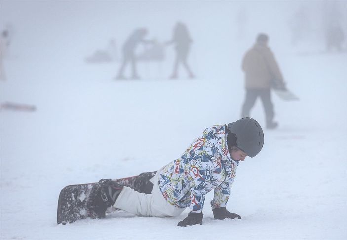 Uludağ'ın pistlerinde yoğunluk yaşanıyor