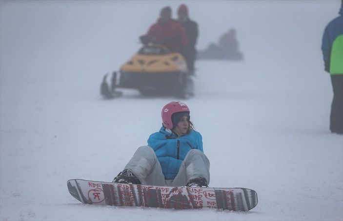 Uludağ'ın pistlerinde yoğunluk yaşanıyor