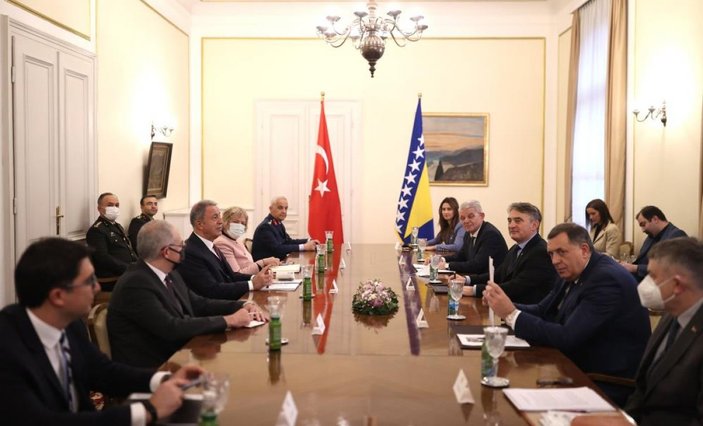 Hulusi Akar, Bosna Hersek Devlet Başkanlığı Konseyi üyeleri ile görüştü
