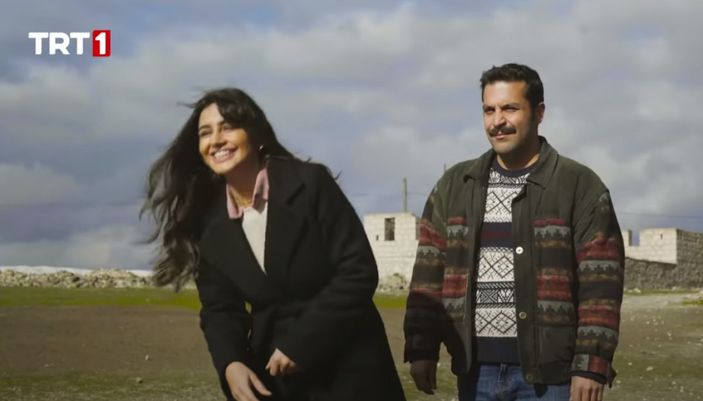 Set arkası görüntüler ortaya çıktı! Gönül Dağı'nda Ramazan ve Asuman'ın samimi hallerine bakın