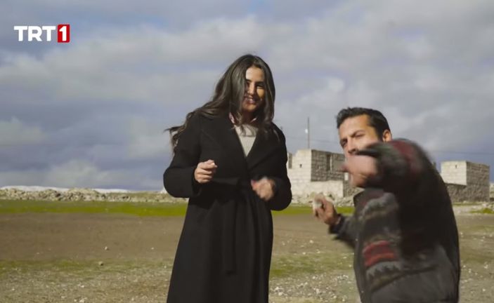 Set arkası görüntüler ortaya çıktı! Gönül Dağı'nda Ramazan ve Asuman'ın samimi hallerine bakın