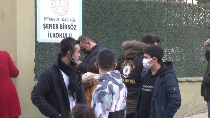 Kadıköy'deki ilkokul müdürü, öğrencileri darbetti