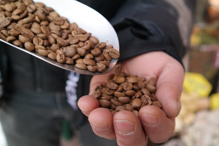 Kahveye gelen zamla 50 gramlık paketler raflarda yerini aldı