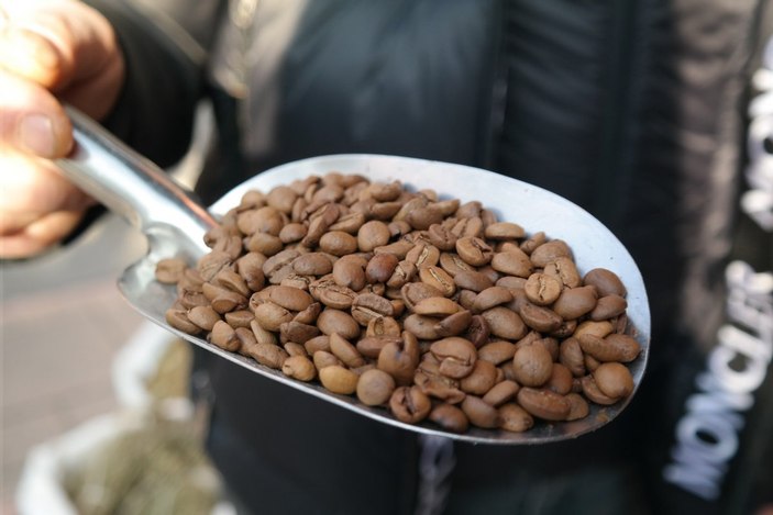 Kahveye gelen zamla 50 gramlık paketler raflarda yerini aldı