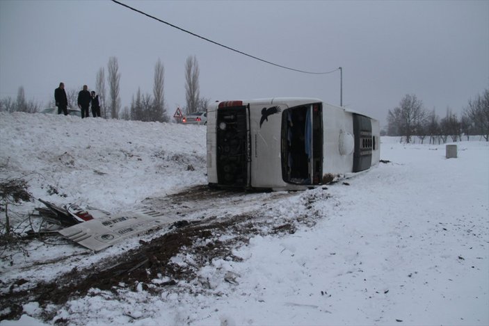 Konya'da yolcu otobüsü devrildi: 11 yaralı