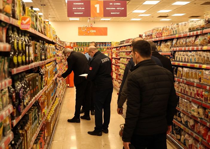 a Ekiplerden marketlerde 'fahiş fiyat ve kur indirimi' denetimi