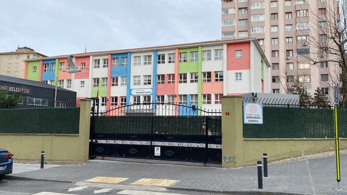 Kadıköy'deki ilkokul müdürü, öğrencileri darbetti