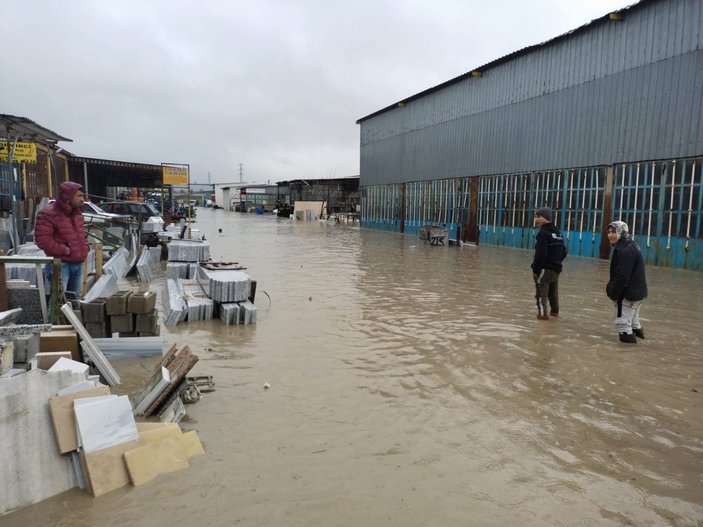 Edirne'de şiddetli yağış su baskınlarına yol açtı