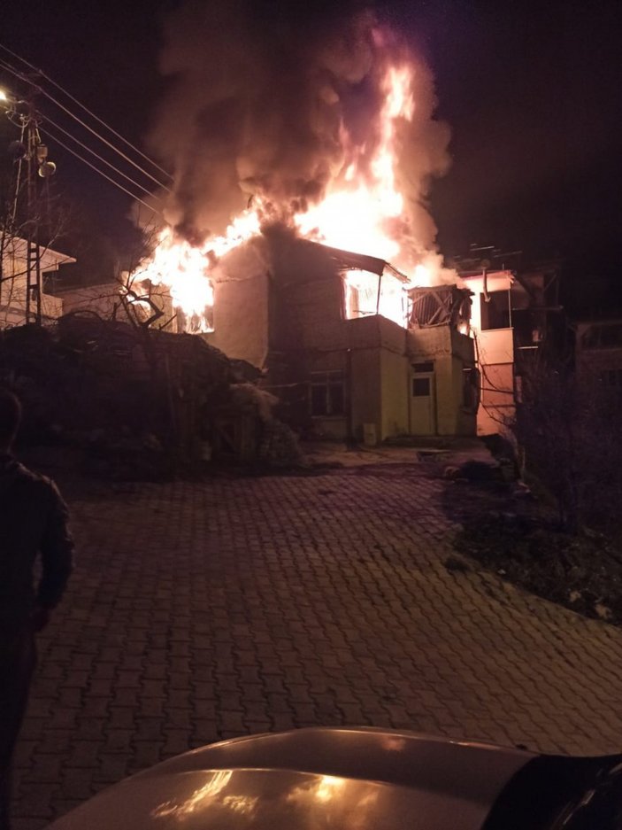 Tokat'ta iki katlı müstakil evde yangın