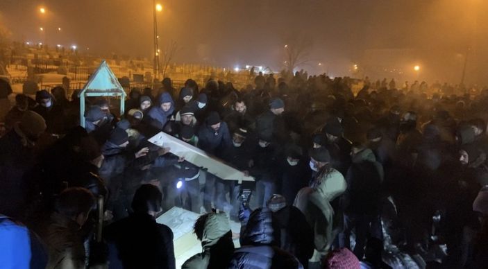 Ağrı'da nişan dönüşü kazada vefat eden iki genç toprağa verildi