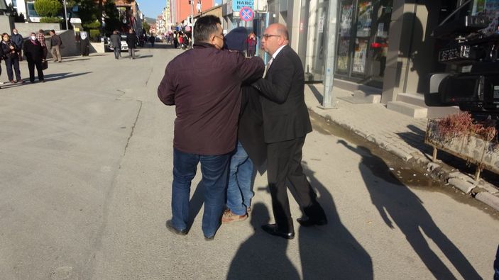 Meral Akşener, Uşak'ta protesto edildi