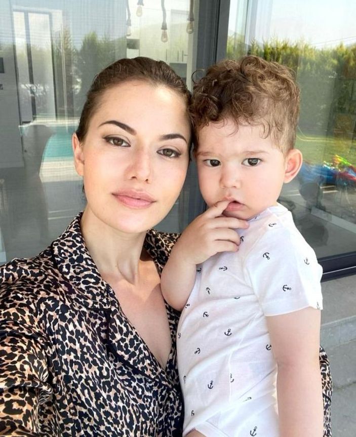 Bir dönemin Songül'üymüş! Burak Özçivit'in büyük aşkı Fahriye Evcen'in 20'li yaşlarındaki o karesi...