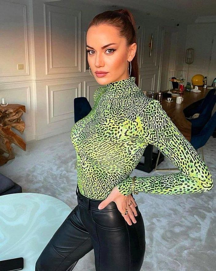 Bir dönemin Songül'üymüş! Burak Özçivit'in büyük aşkı Fahriye Evcen'in 20'li yaşlarındaki o karesi...