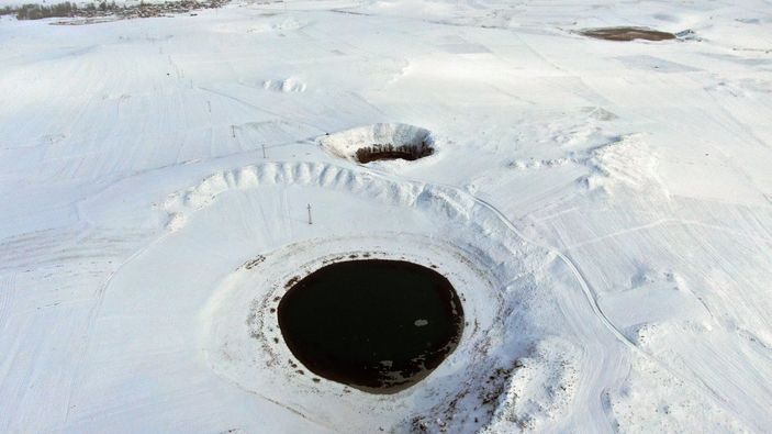 İ Sivas'ta buz tutan göllerden muhteşem manzara